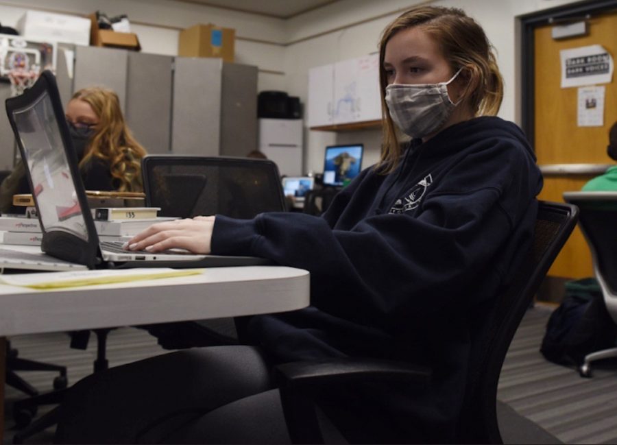 Riley Atkinson of Shawnee Mission East earns Kansas Student Journalist of the Year
